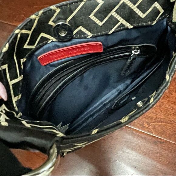 Tommy Hilfiger Monogrammed Black and Cream Crossbody Purse - Picture 5 of 11
